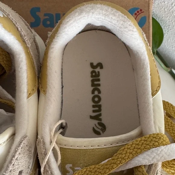 Saucony Shadow Original in Beige and Gold - Picture 2 of 3